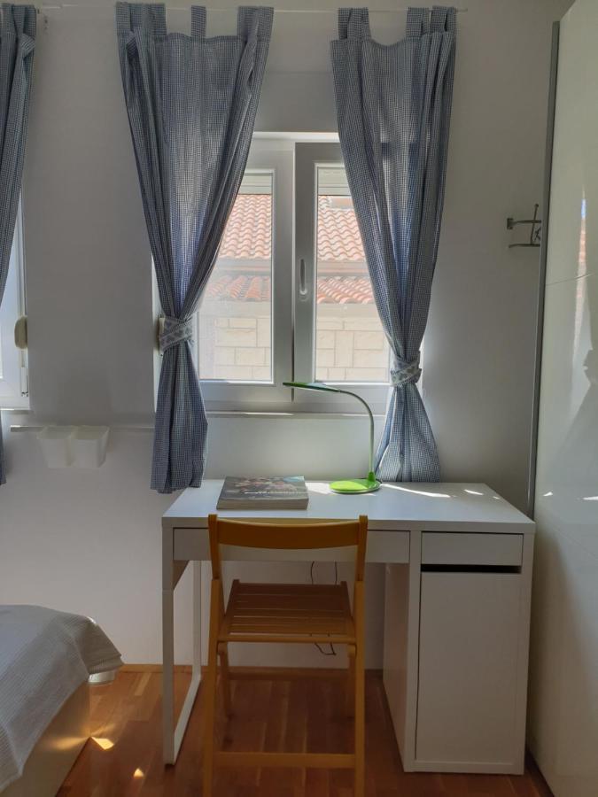 Cozy Apartments With Seafront Terraces أوميس المظهر الخارجي الصورة