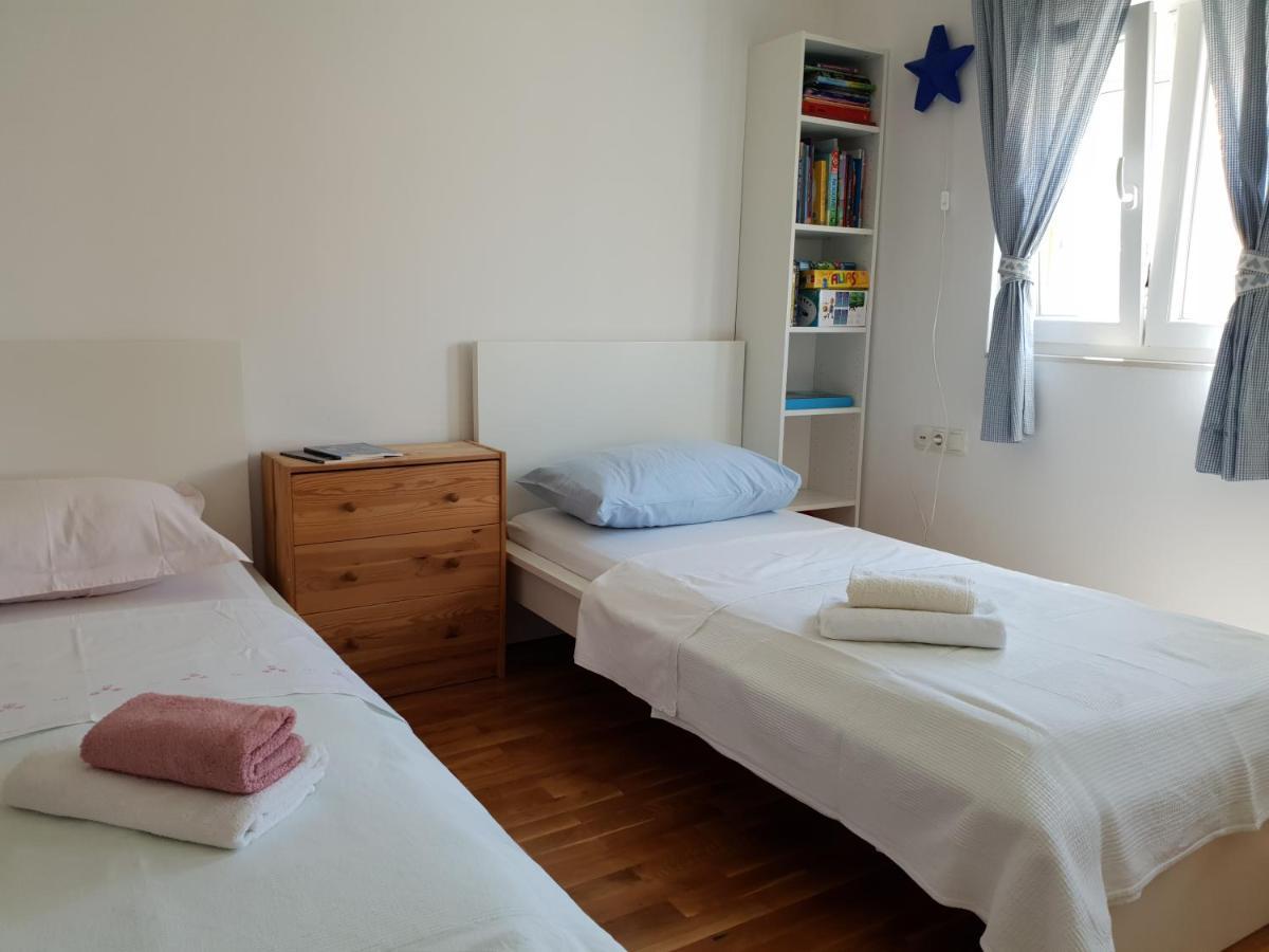Cozy Apartments With Seafront Terraces أوميس المظهر الخارجي الصورة