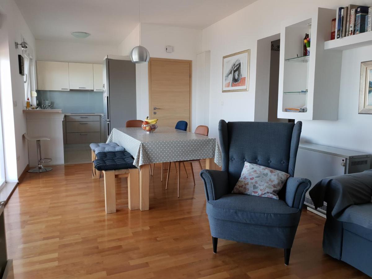 Cozy Apartments With Seafront Terraces أوميس المظهر الخارجي الصورة