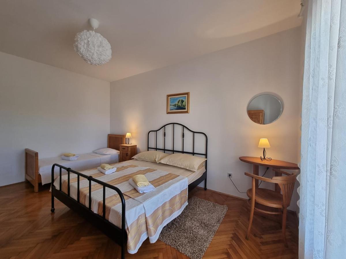Cozy Apartments With Seafront Terraces أوميس المظهر الخارجي الصورة