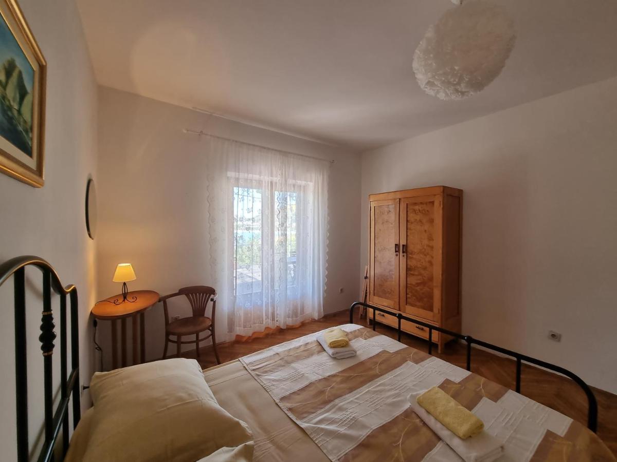Cozy Apartments With Seafront Terraces أوميس المظهر الخارجي الصورة