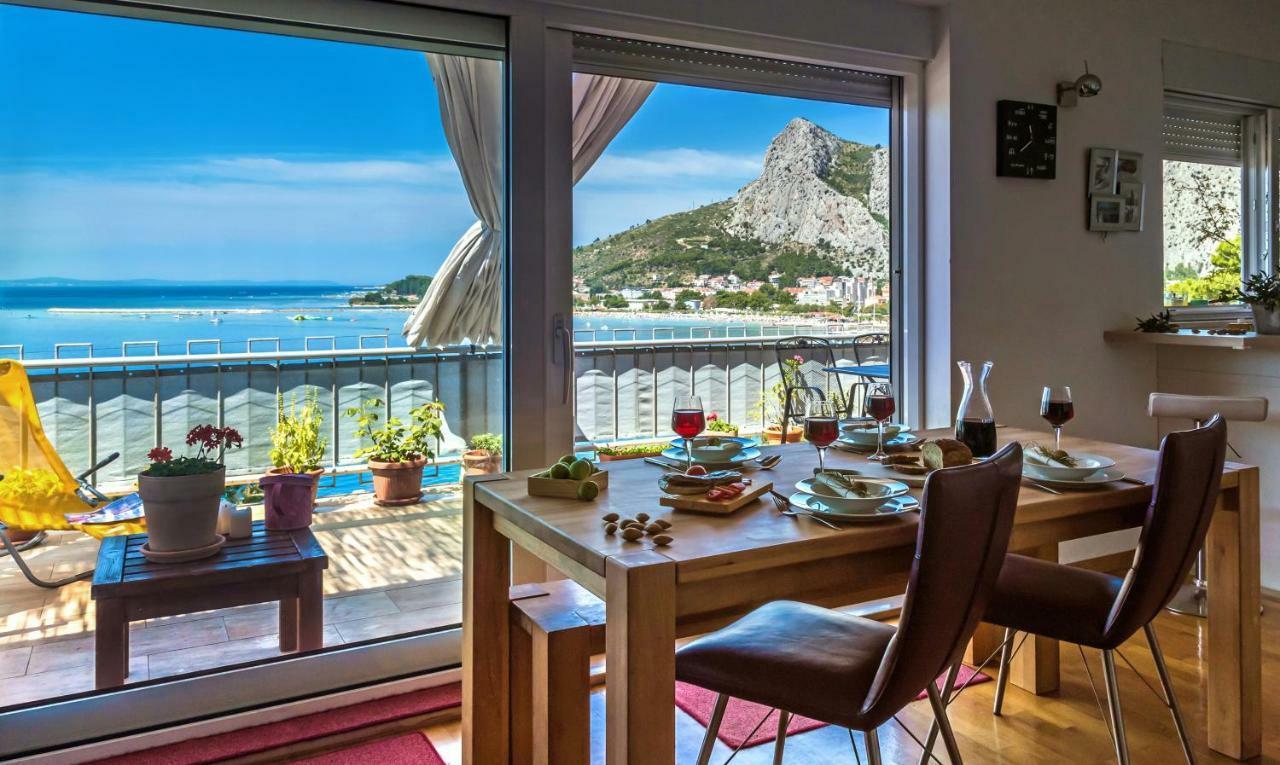 Cozy Apartments With Seafront Terraces أوميس المظهر الخارجي الصورة