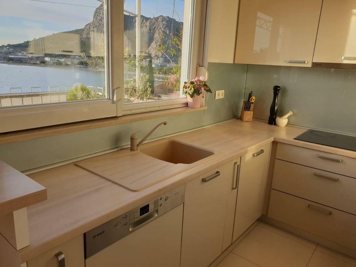 Cozy Apartments With Seafront Terraces أوميس المظهر الخارجي الصورة