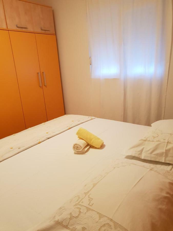 Cozy Apartments With Seafront Terraces أوميس المظهر الخارجي الصورة